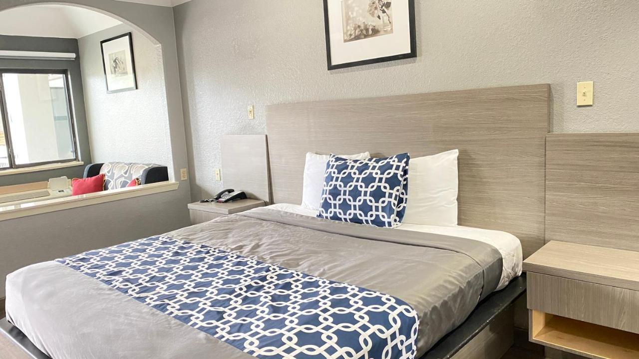Island Suites Hobby Airport Х'юстон Екстер'єр фото