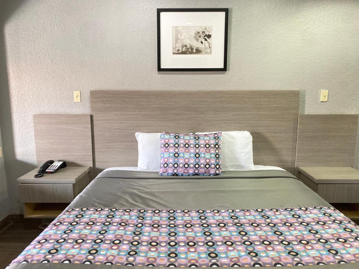 Island Suites Hobby Airport Х'юстон Екстер'єр фото