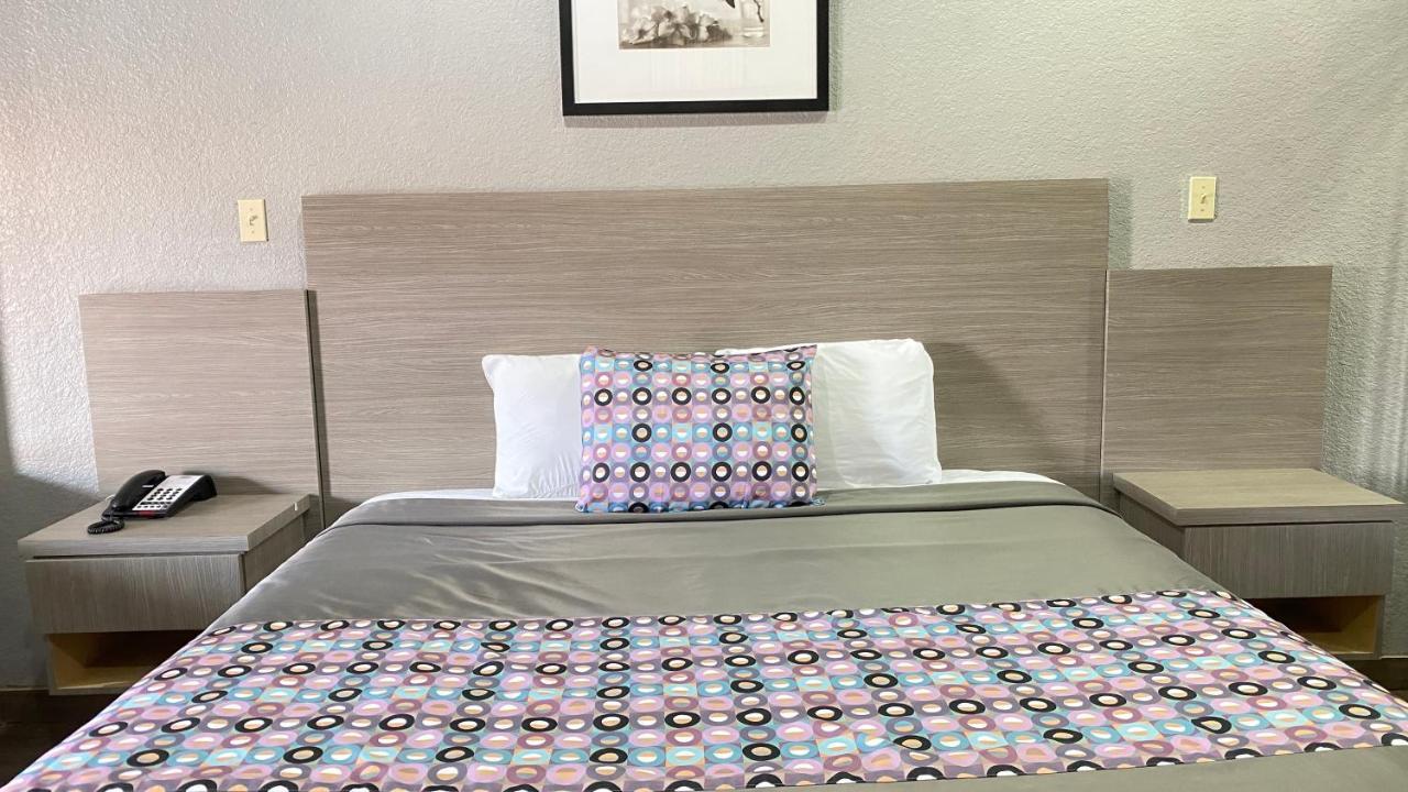Island Suites Hobby Airport Х'юстон Екстер'єр фото