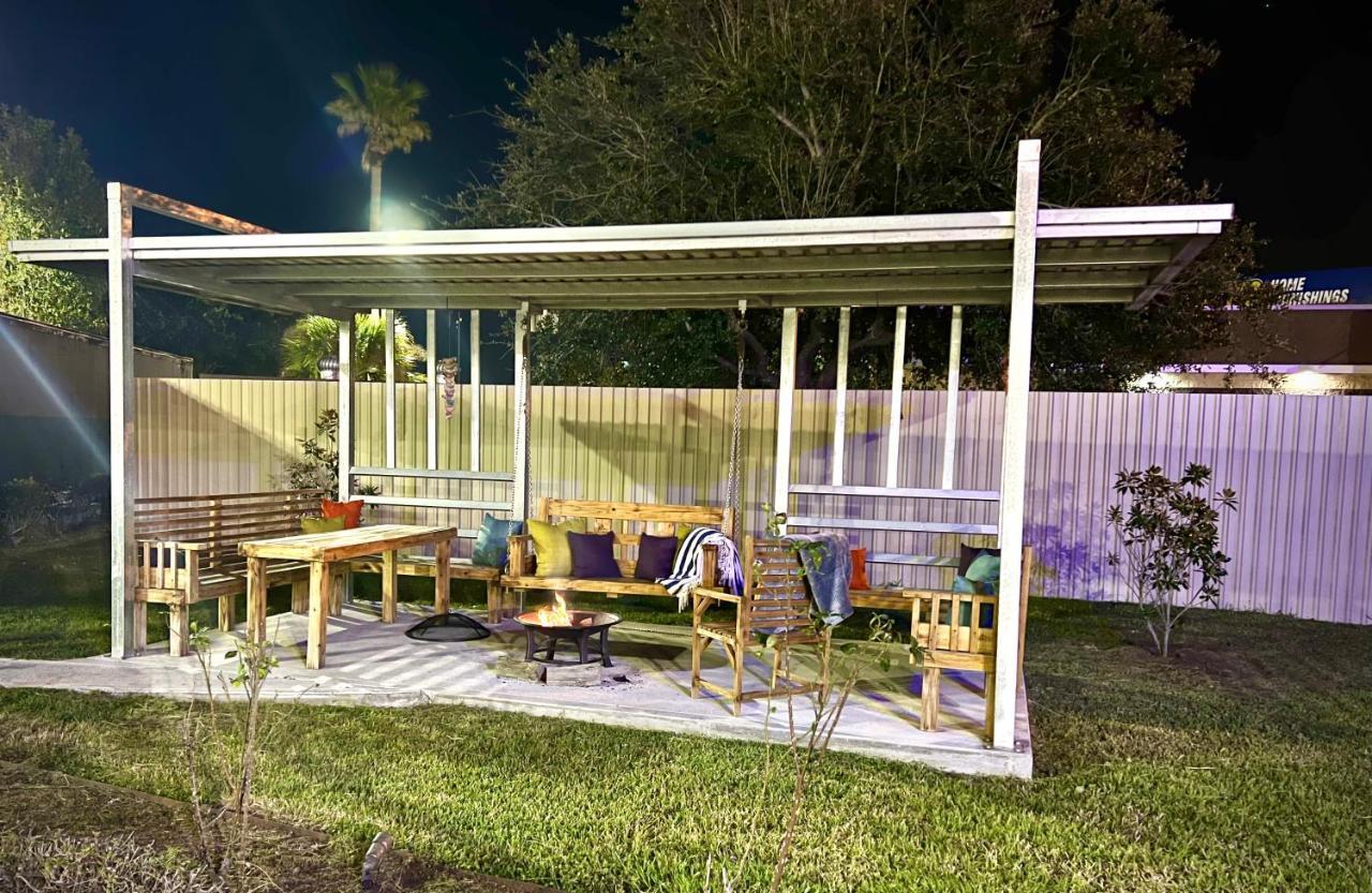 Island Suites Hobby Airport Х'юстон Екстер'єр фото