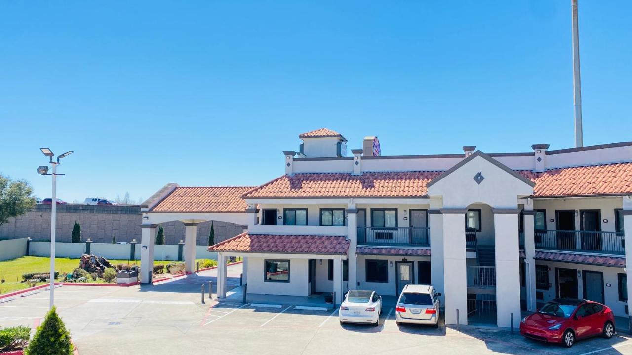 Island Suites Hobby Airport Х'юстон Екстер'єр фото