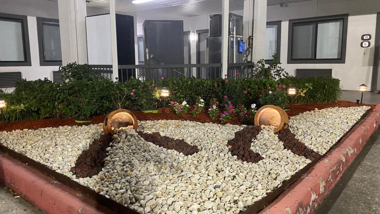 Island Suites Hobby Airport Х'юстон Екстер'єр фото
