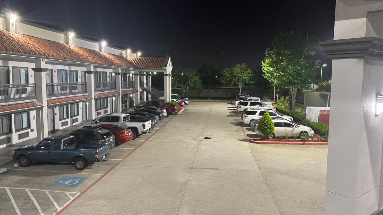 Island Suites Hobby Airport Х'юстон Екстер'єр фото
