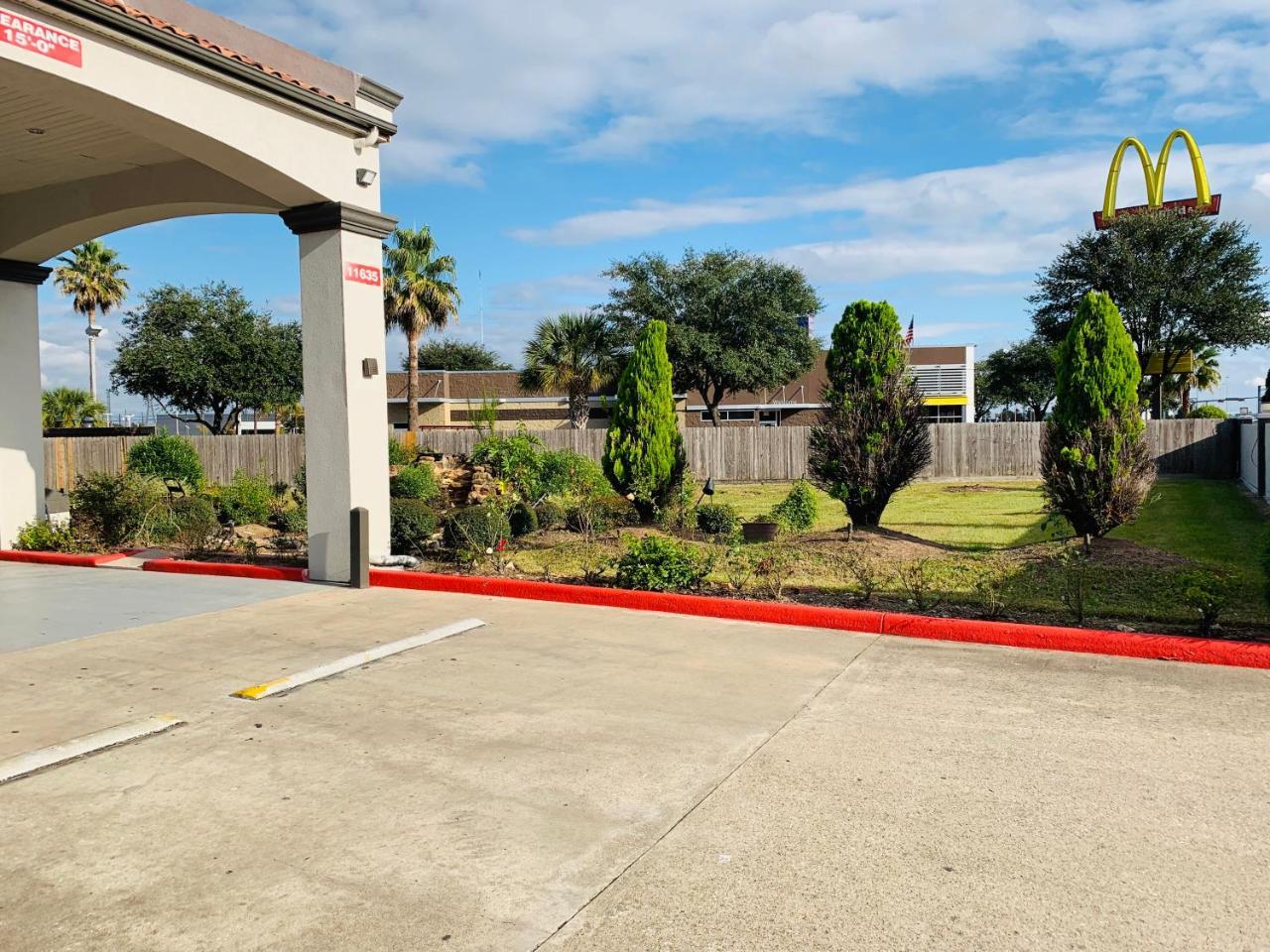 Island Suites Hobby Airport Х'юстон Екстер'єр фото