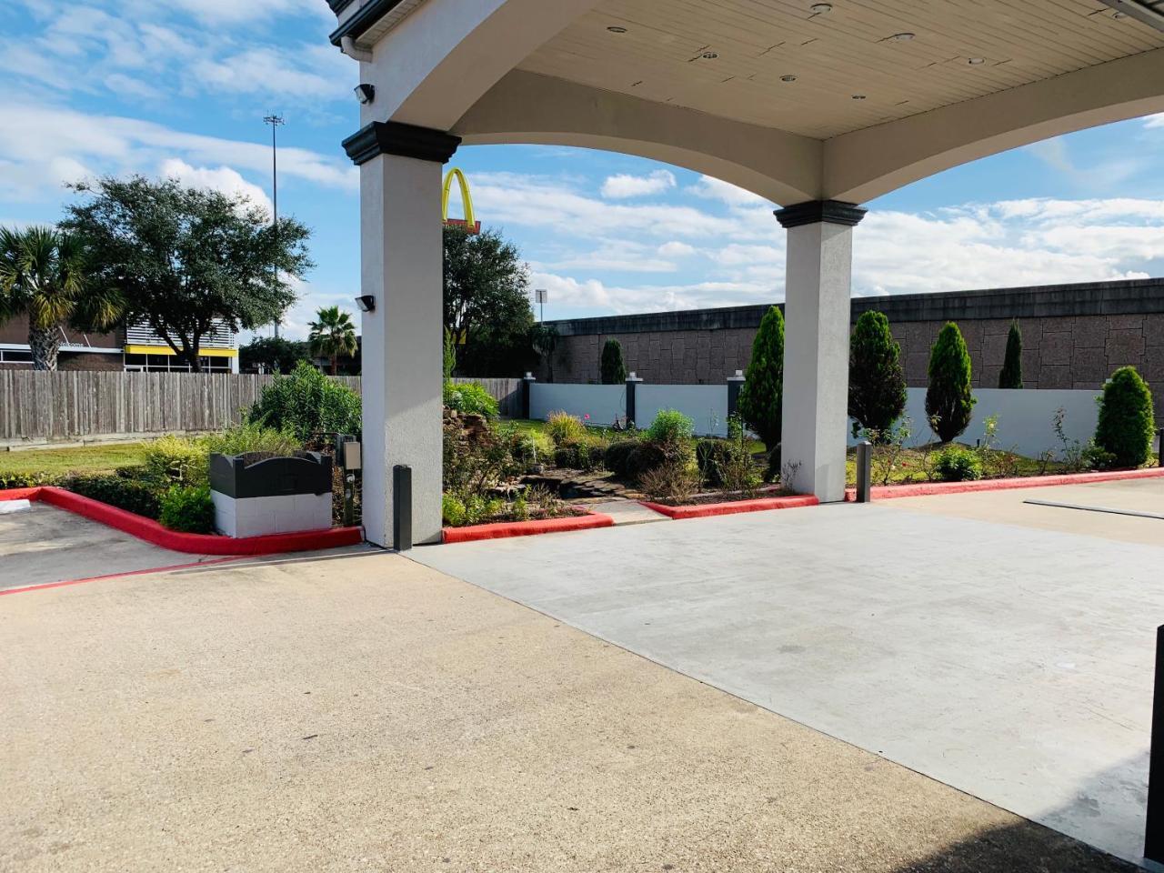 Island Suites Hobby Airport Х'юстон Екстер'єр фото