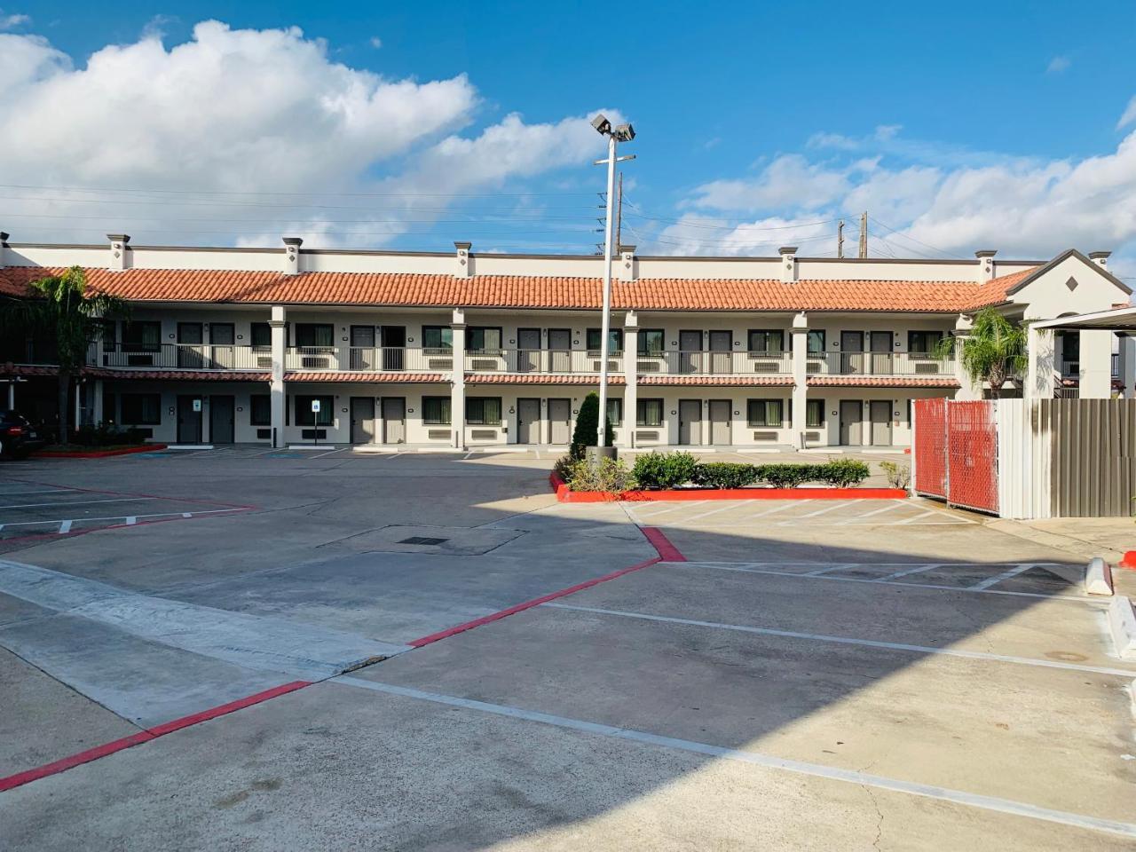 Island Suites Hobby Airport Х'юстон Екстер'єр фото